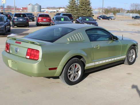 Used 2005 Ford Mustang V6 Deluxe 2dr Fastback image 5