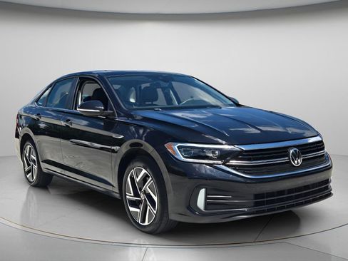 Certified 2023 Volkswagen Jetta SEL FWD image 9