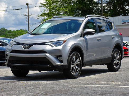 Used 2017 Toyota RAV4 XLE AWD/4WD image 9