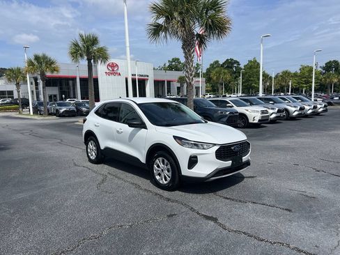 Used 2024 Ford Escape Active AWD/4WD image 2