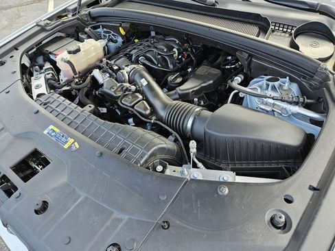 Used 2025 Jeep Grand Cherokee Laredo w/ Luxury Tech Group I image 17