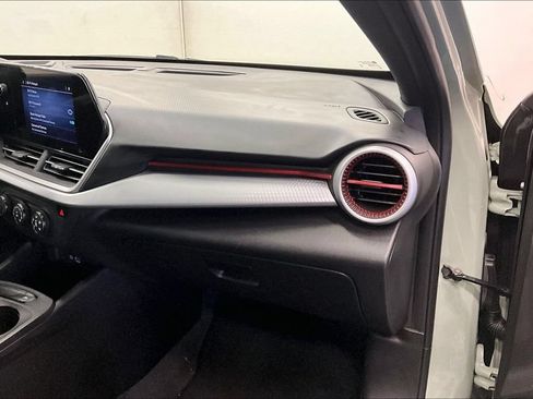 Used 2024 Chevrolet Trax RS FWD image 15