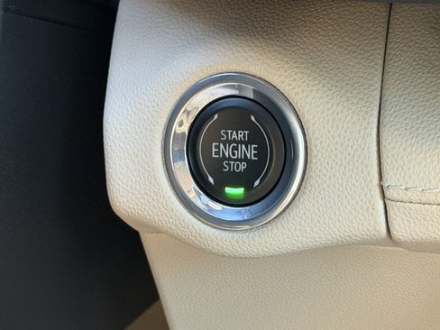 Used 2022 Buick Envision Avenir w/ Technology Package II image 40