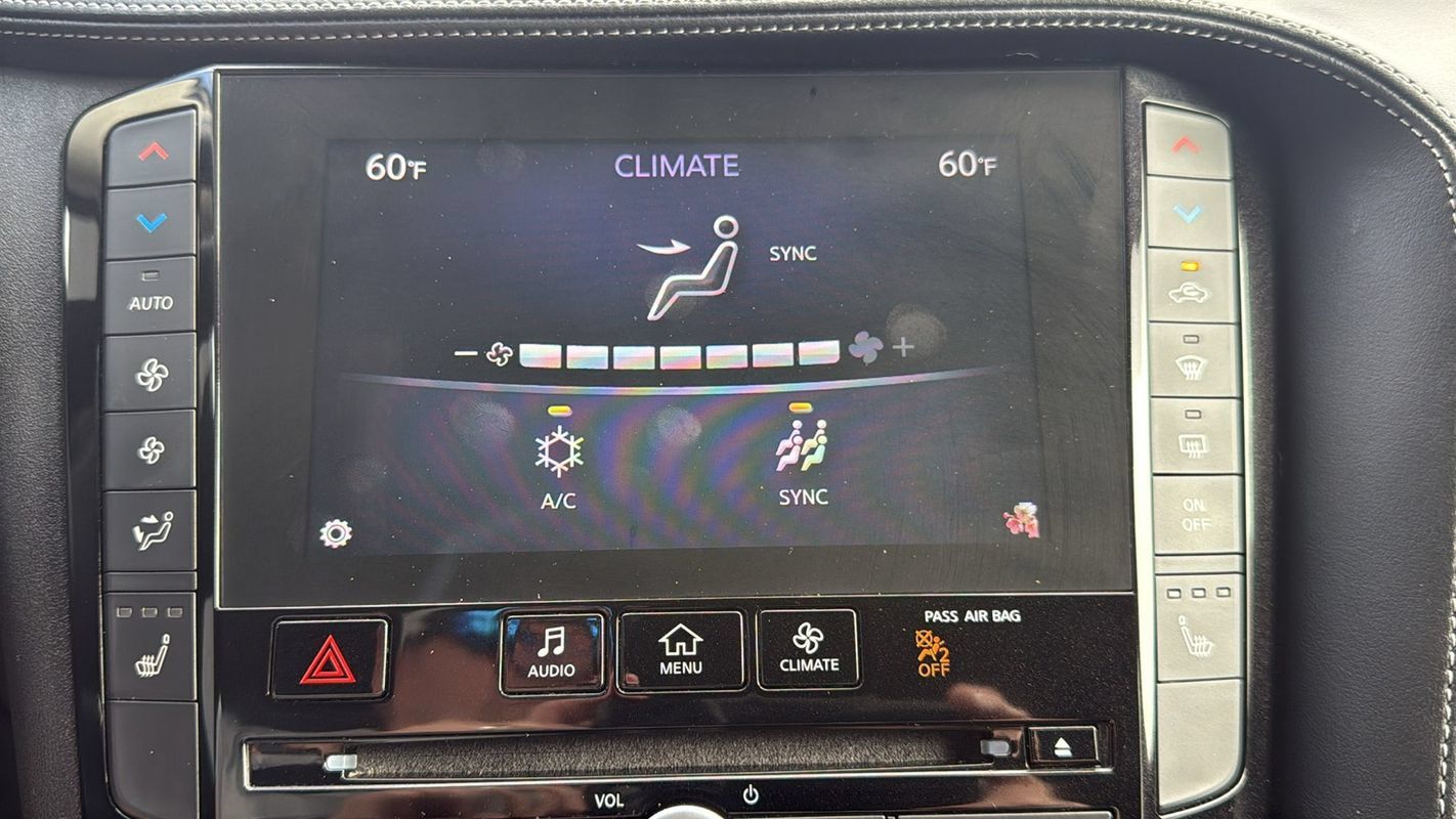 Used 2019 INFINITI QX50 Luxe w/ Navigation Package AWD/4WD image 25