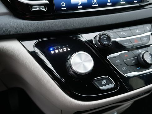 Certified 2024 Chrysler Pacifica Touring-L image 24