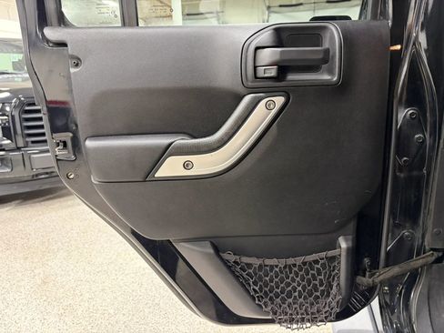 Used 2015 Jeep Wrangler Unlimited Sahara w/ Connectivity Group image 19