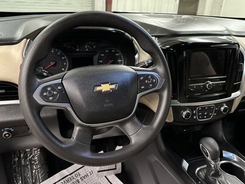 Used 2023 Chevrolet Traverse LS image 7