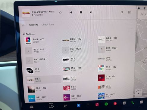 Used 2022 Tesla Model X image 19