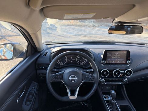 Used 2025 Nissan Sentra SV image 32