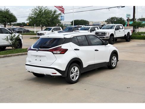 Used 2024 Nissan Kicks S image 6