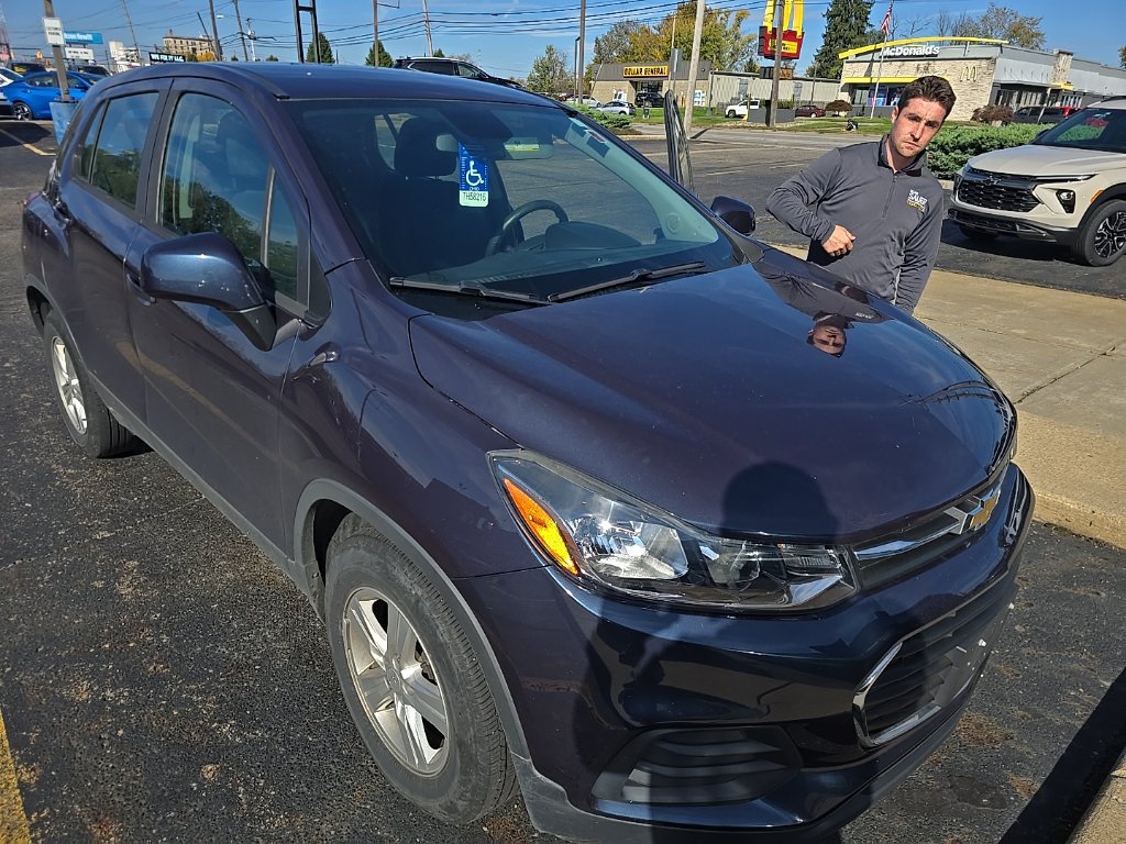 Used 2019 Chevrolet Trax LS FWD image 2