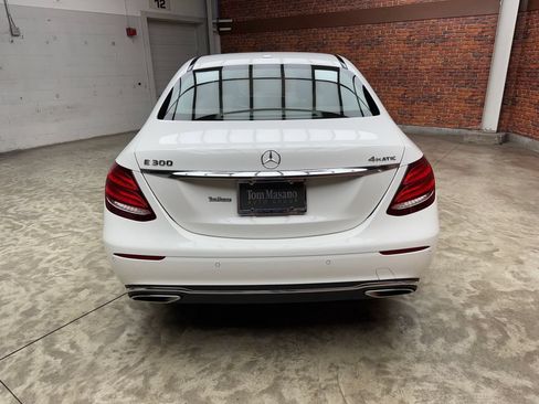 Certified 2019 Mercedes-Benz E 300 4MATIC image 4