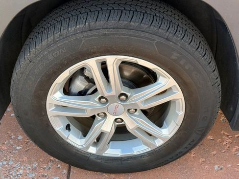 Used 2023 GMC Terrain SLE w/ Driver Convenience Package image 8