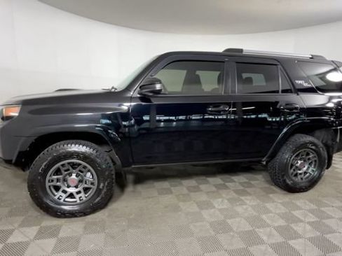Used 2017 Toyota 4Runner TRD Off-Road AWD/4WD image 9