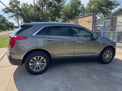 Used 2017 Cadillac XT5 Luxury w/ Driver Awareness Package FWD image 11