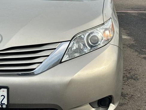 Certified 2017 Toyota Sienna LE image 11