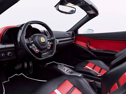 Used 2014 Ferrari 458 Spider RWD image 2