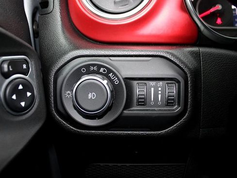 Used 2022 Jeep Wrangler Unlimited Rubicon w/ Cold Weather Group image 13