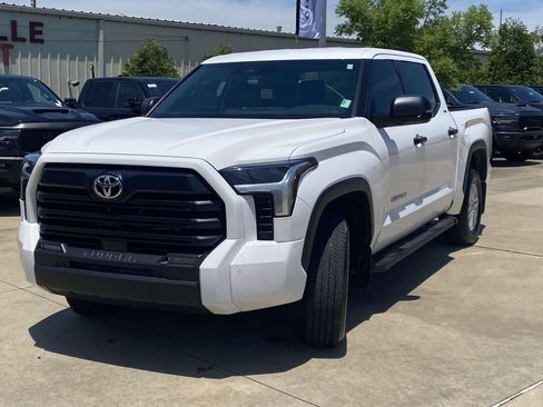 Used 2025 Toyota Tundra SR5 w/ SR5 Convenience Package AWD/4WD image 38