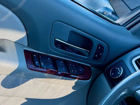 Used 2014 Chevrolet Suburban LT w/ Luxury Package image 21