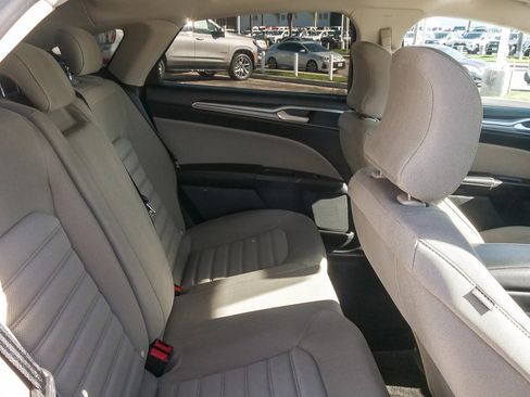 Used 2018 Ford Fusion S image 15