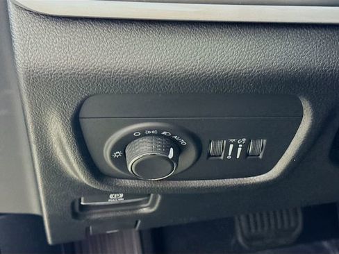 New 2025 Jeep Grand Cherokee Altitude image 10