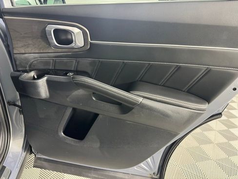 Used 2025 Kia Sorento SX image 29
