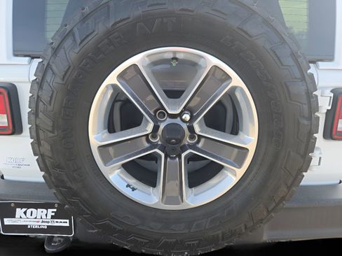 Used 2020 Jeep Wrangler Unlimited Sahara image 30