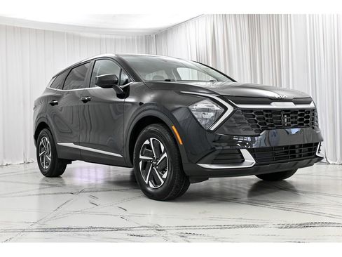 Used 2023 Kia Sportage LX image 2