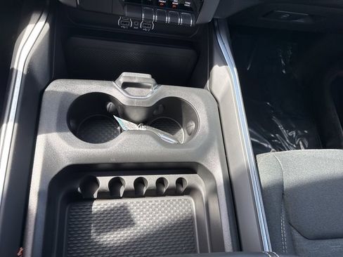 New 2026 RAM 1500 Express AWD/4WD image 17