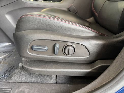 Used 2022 Chevrolet Equinox RS w/ RS Leather Package FWD image 13