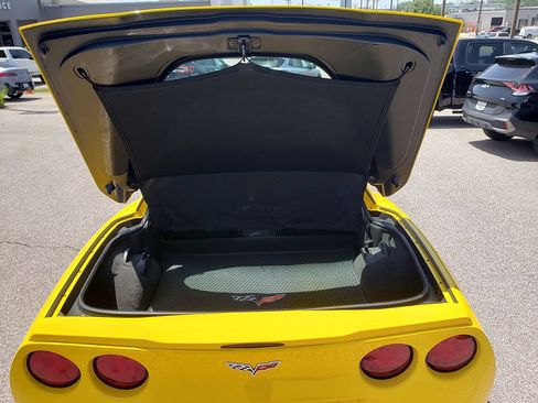 Used 2010 Chevrolet Corvette Grand Sport w/ Preferred Equipment Group RWD image 11