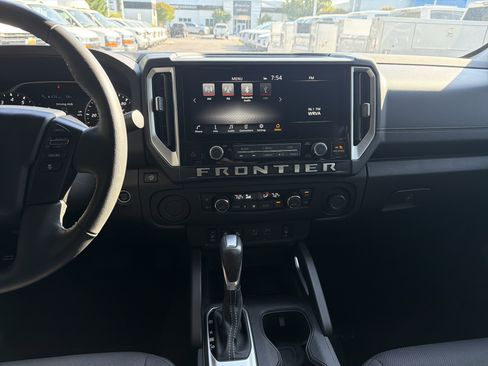Used 2025 Nissan Frontier SV w/ SV Convenience Package RWD image 28