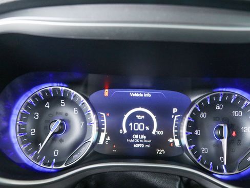 Used 2022 Chrysler Pacifica Touring-L FWD image 15
