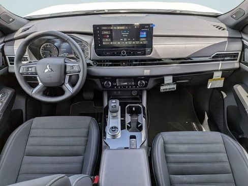 New 2026 Mitsubishi Outlander LE FWD image 13