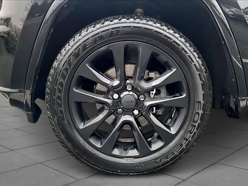 Used 2020 Jeep Grand Cherokee Altitude image 10