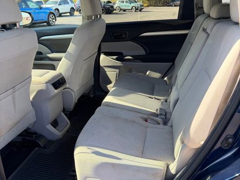 Used 2016 Toyota Highlander LE image 10