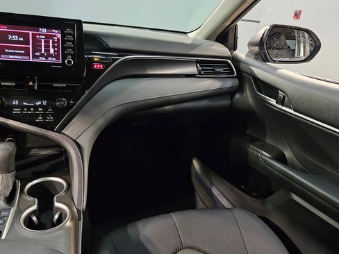 Used 2021 Toyota Camry LE image 11