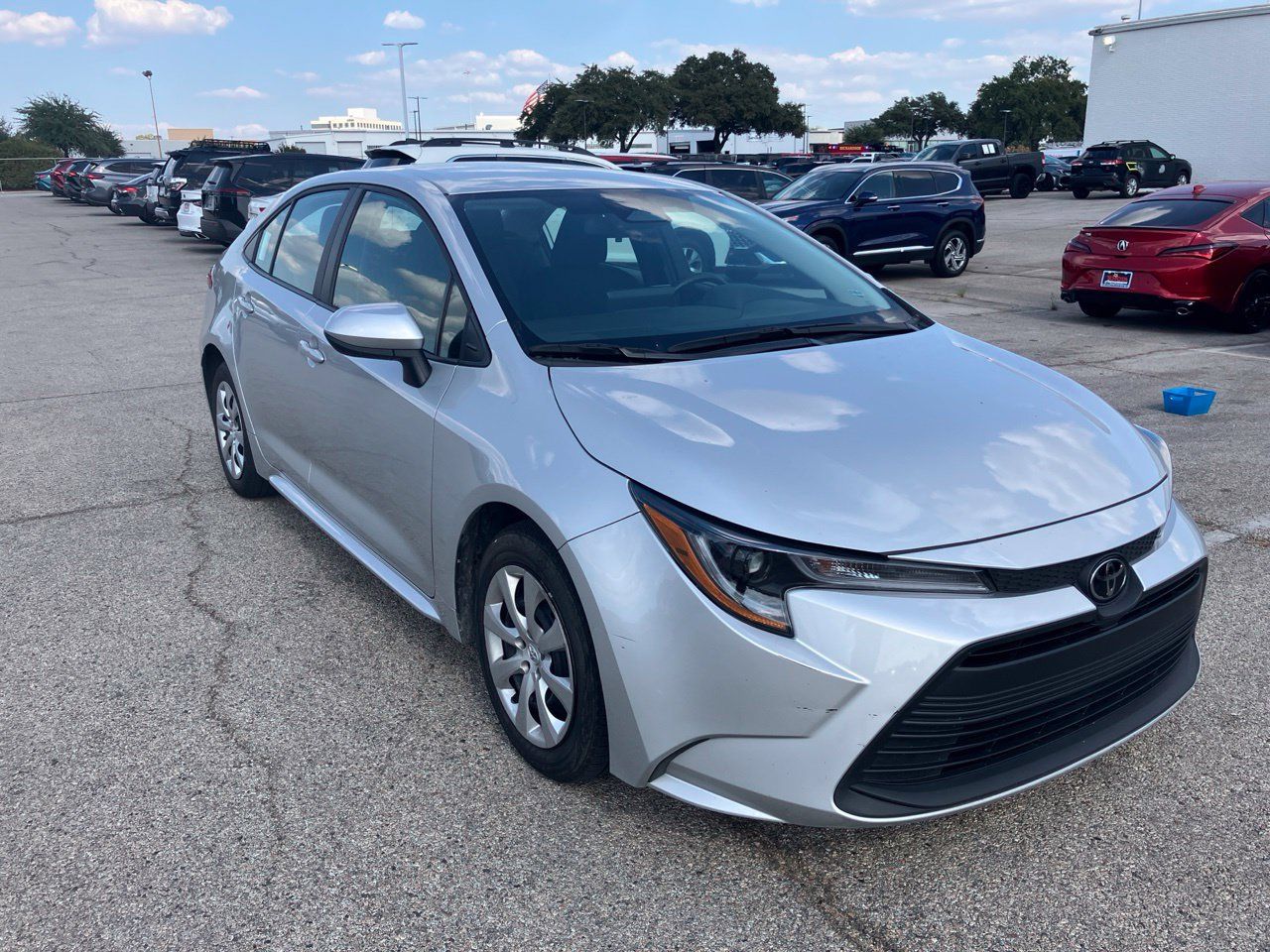 Used 2025 Toyota Corolla LE FWD image 3