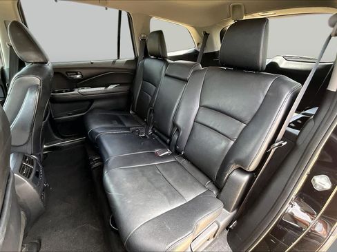 Used 2018 Honda Pilot Touring image 20