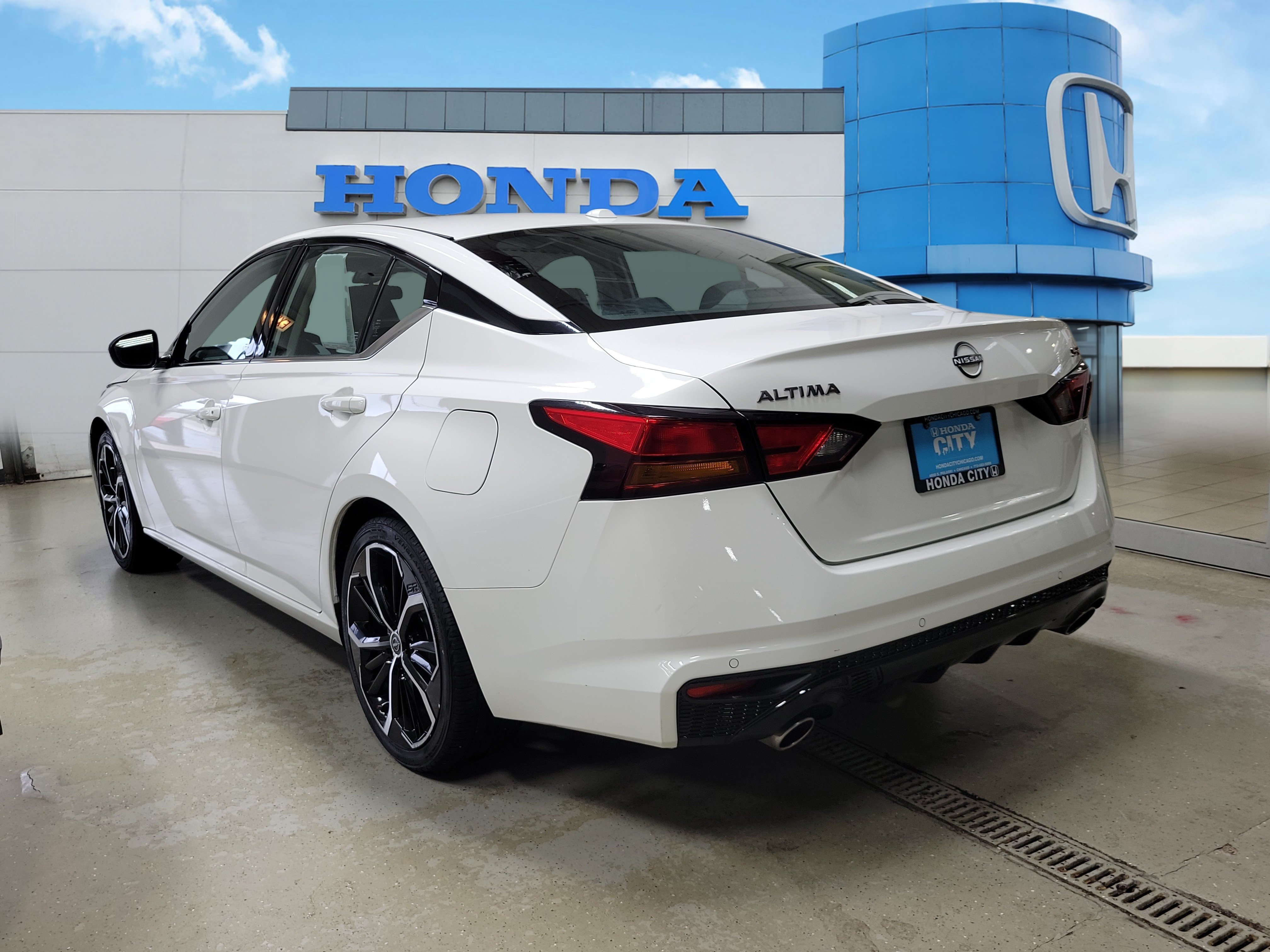 Used 2024 Nissan Altima 2.5 SR FWD image 4