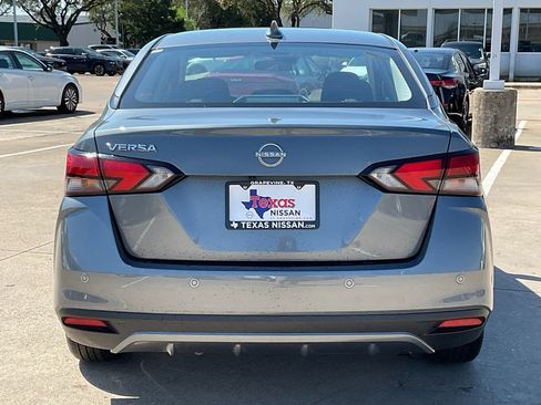 Used 2025 Nissan Versa SV image 6