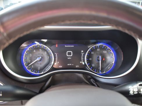 Used 2020 Chrysler Pacifica Touring-L Plus w/ Tire & Wheel Group image 17