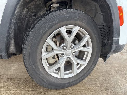 Used 2023 Jeep Grand Cherokee Limited image 30