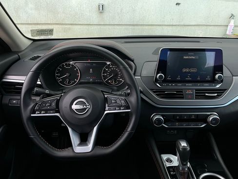 Used 2025 Nissan Altima 2.5 SR image 14