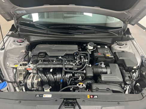 Used 2023 Hyundai Elantra Limited image 25