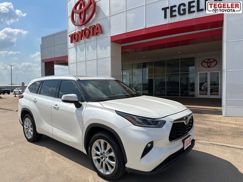 Used 2021 Toyota Highlander Limited image 1