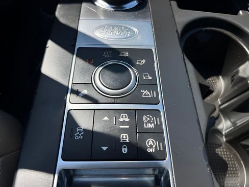 Used 2018 Land Rover Discovery SE image 61