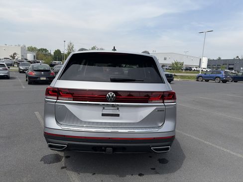 Used 2024 Volkswagen Atlas SE image 6