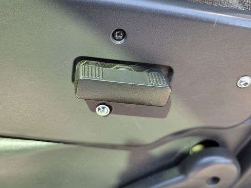 Used 2004 Chevrolet Silverado 2500 LS w/ Skid Plate Package image 14